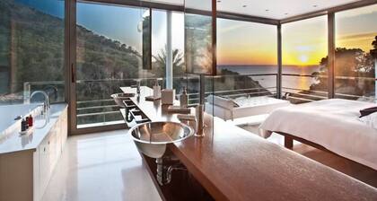 Appealing Villa With Private Terrace