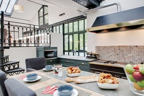 Luxury Apartment | Ruang makan