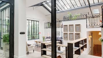 Luxury Apartment | Living area