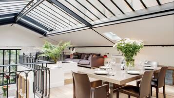 Luxury Apartment | Dining room