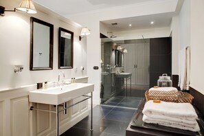 Luxury Apartment | Bilik Mandi | Pengering rambut, tuala disediakan 