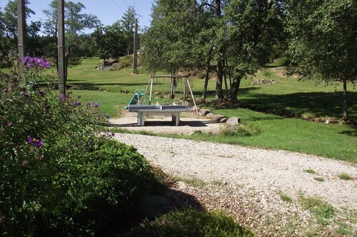 Chalet Cèdre, petit coin de paradis en Auvergne, bord de forêt et de rivière