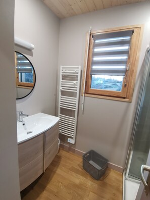 Douche, sèche-cheveux