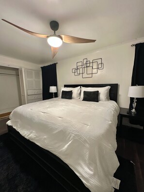 2 室のベッドルーム、アイロン / アイロン台、ベッドシーツ