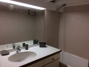 Bruser, håndklæder, Toiletpapir