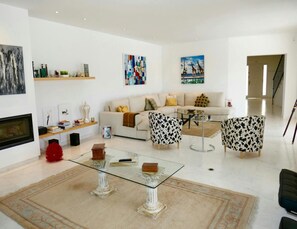 Villa | Living room | Fireplace - Villa With Golf-course Views (Santa Eulalia del Rio)
