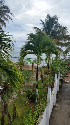 Property grounds - OCEAN FRONT GROUND FLOOR AT LOS AYALA,LOCATED ON THE SOUTHERN PART. (Los Ayala)