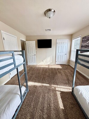 3 bedrooms, iron/ironing board, free WiFi, bed sheets