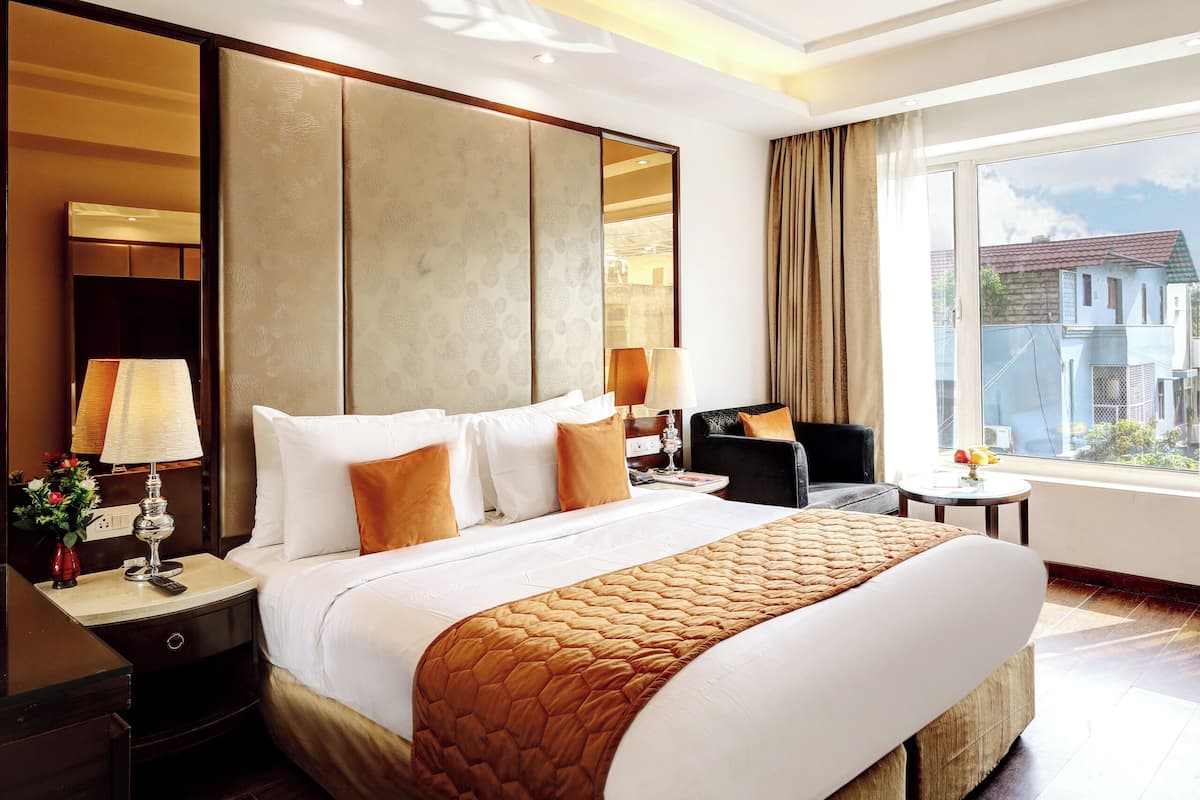 Signature Room | Blackout curtains, free WiFi