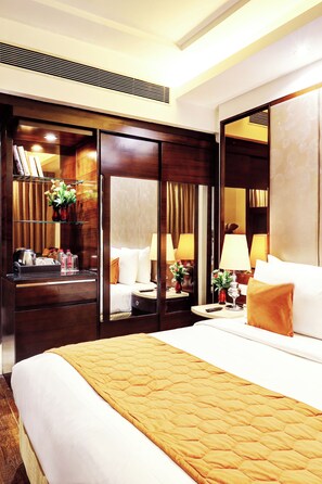 Signature Room | Blackout drapes, free WiFi