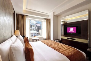 Signature Room | Blackout drapes, free WiFi