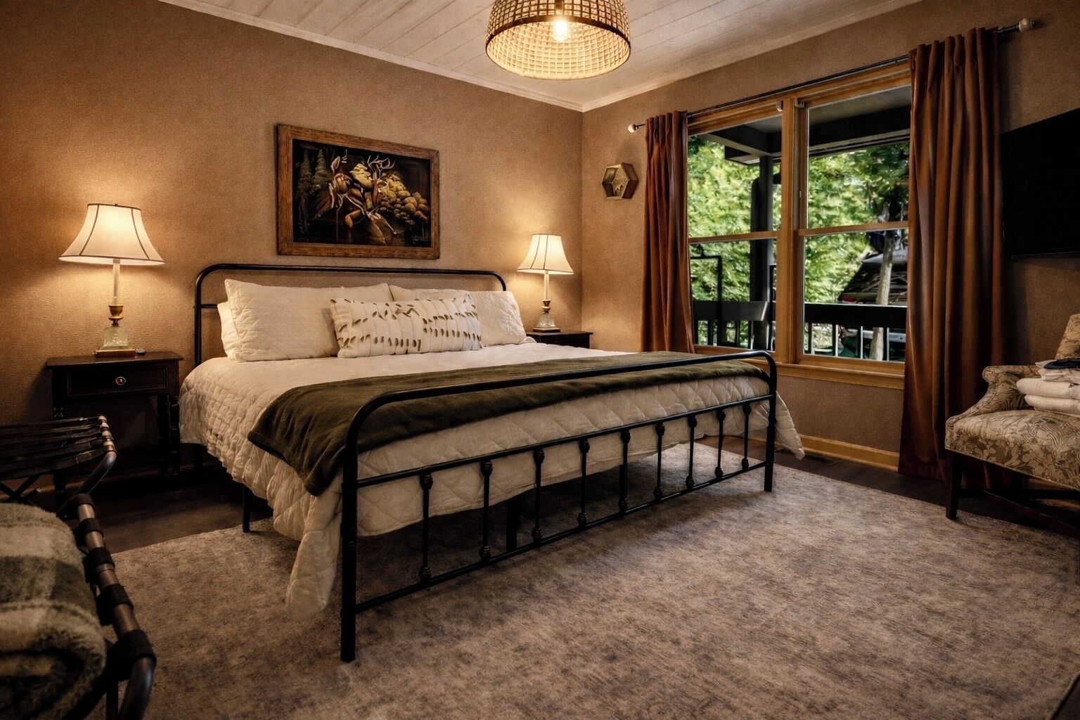 4 bedrooms, desk, free WiFi, bed sheets