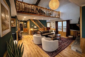 Smart-TV, Kamin, Videospiele, Bücher