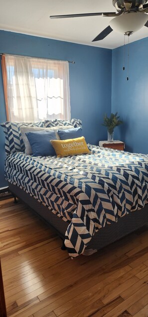 2 bedrooms, travel crib, free WiFi, bed sheets