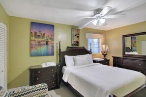 4 bedrooms, iron/ironing board, travel cot, free WiFi - Spacious 4-bedroom house with boat parking in amazing West Palm Beach : AC, WiFi (West Palm Beach)