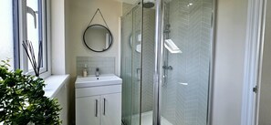 Dusche, Handtücher, Seife, Toilettenpapier