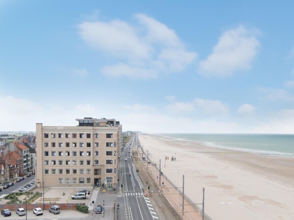 A multi-story hotel with a flat facade, located adjacent to a beach. - Apartment With sea View Near Raversijde (Ostend)