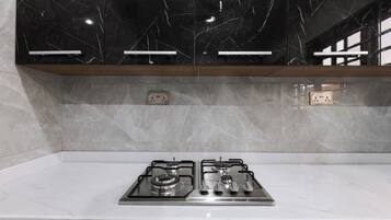 Suite Deluxe, varias camas, vista a la ciudad | Cocina privada