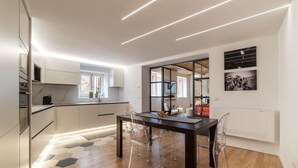 Private kitchen - Luxury 3 beds/3 baths-few steps from city center! (Roma)