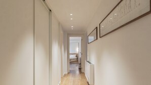 Interior - Luxury 3 beds/3 baths-few steps from city center! (Roma)