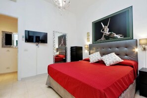 1 bedroom, desk, iron/ironing board, WiFi - Romantic, quiet flat a few steps from the Vatican! (Roma)