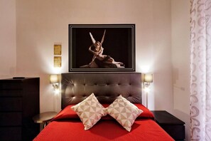1 bedroom, desk, iron/ironing board, WiFi - Romantic, quiet flat a few steps from the Vatican! (Roma)