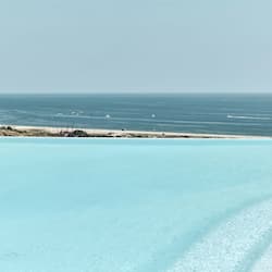 2 piscinas externas, guarda-sóis, espreguiçadeiras