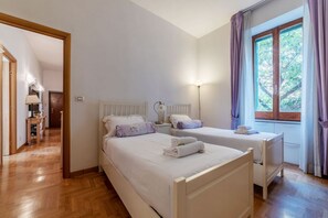 3 bedrooms, WiFi - Spacious Vatican flat with a balcony and Views (Roma)