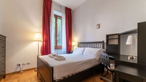 2 bedrooms, WiFi - Spacious Vatican flat with a balcony and Views (Roma)