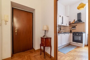 Private kitchen - Spacious Vatican flat with a balcony and Views (Roma)