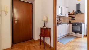 Private kitchen - Spacious Vatican flat with a balcony and Views (Roma)