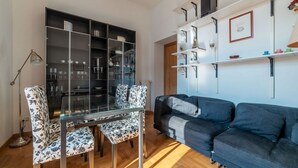 Living area - Spacious Vatican flat with a balcony and Views (Roma)