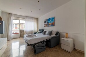 2 bedrooms, WiFi - Charming 7th Floor Flat near the Vatican and metro (Roma)