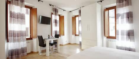 2 habitaciones, tabla de planchar con plancha, wifi y ropa de cama