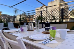 Outdoor dining - Elegant, with Private Terrace next to the Vatican! (Roma)