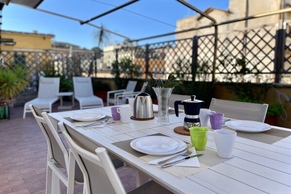Outdoor dining - Elegant, with Private Terrace next to the Vatican! (Roma)