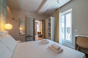 3 bedrooms, WiFi, bed sheets - Luxury Corso view-3 beds/4 en-suite baths (Roma)