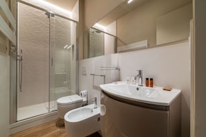 Dusche, Bidet