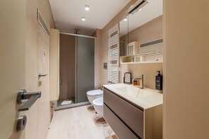 Douche, bidet