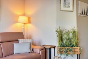 Apartment | Living area - Apartment With 2 Rooms and Terrace (Blankenberge)