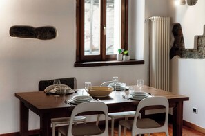 Apartment, Stadtblick | Esszimmer