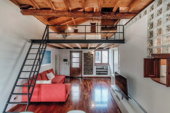 Apartment, Stadtblick | Wohnbereich