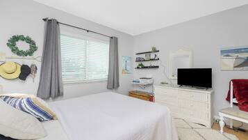 2 bedrooms, desk, free WiFi, bed sheets