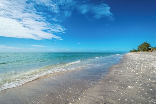 Manasota Key  -Your Piece of Paradise - Steps to beach