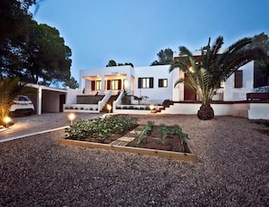 Exterior - Beachfront Villa With Saltwater Pool (Sant Josep de sa Talaia)
