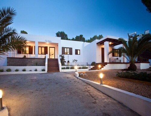 Beachfront Villa With Saltwater Pool