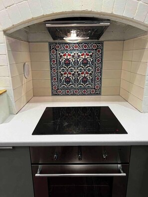 Fridge, microwave, oven, coffee/tea maker - Victorian Townhouse next to UCC, Cork (Cork)