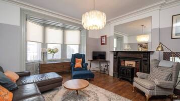 TV, fireplace