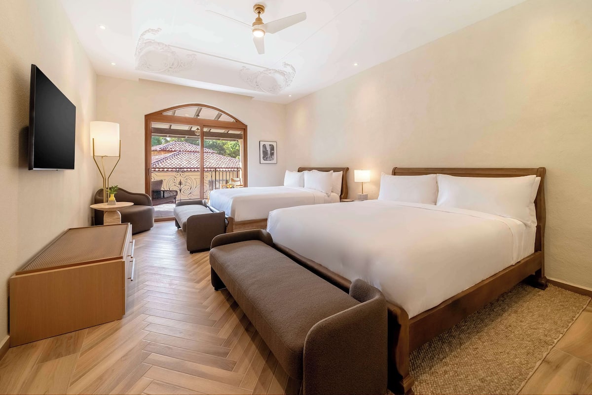 1 bedroom, Frette Italian sheets, premium bedding, down duvets