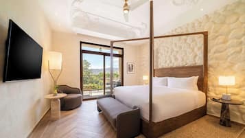 Deluxe Room, 1 King Bed | Frette Italian sheets, premium bedding, down duvets, Select Comfort beds